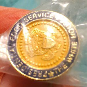 White house food service pin